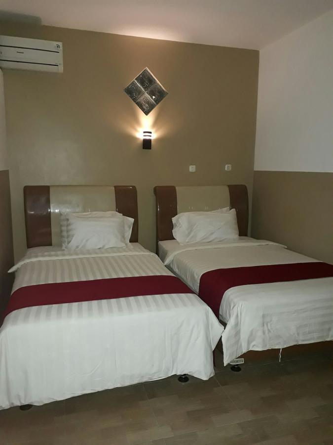 The New Orlinds Guest House Wonosari ภายนอก รูปภาพ